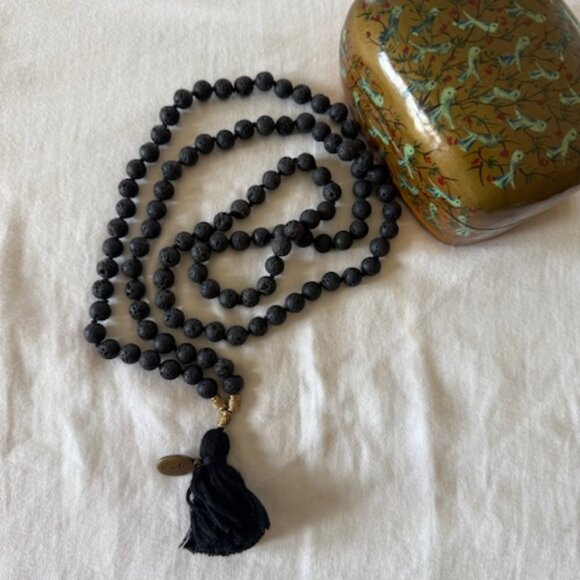 🖤 BLACK LAVA STONE MALA NECKLACE - Grounding Energy Jewelry! 🖤 - Picture 3 of 12